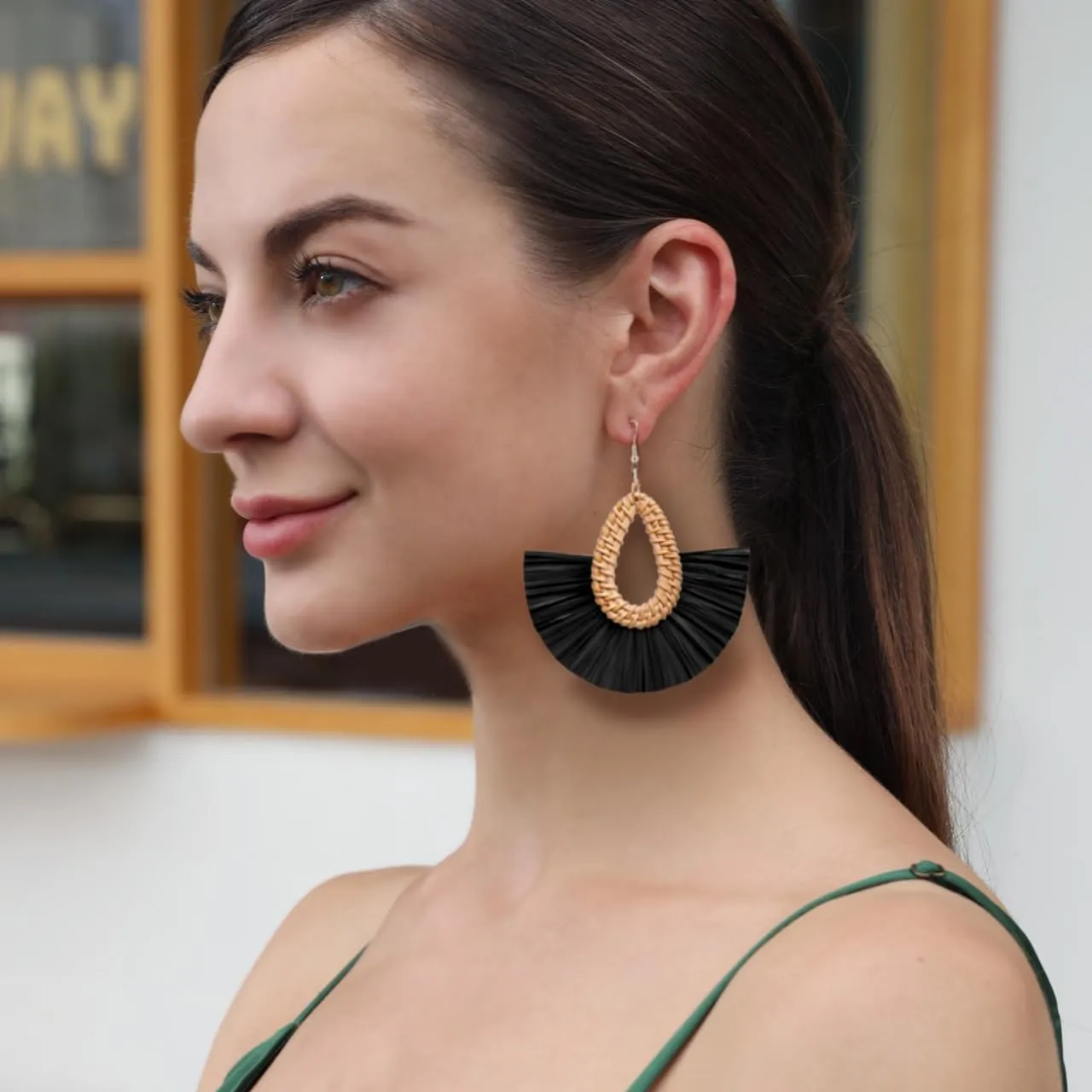 Statement Raffia Tassel Earrings Boho Summer Beach Earrings Lightweight Straw Wicker Dangle Drop Earrings Trendy Rattan Fringe Jewelry for Women