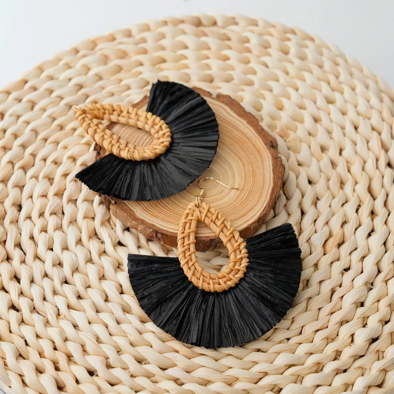 Statement Raffia Tassel Earrings Boho Summer Beach Earrings Lightweight Straw Wicker Dangle Drop Earrings Trendy Rattan Fringe Jewelry for Women