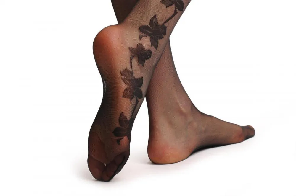 Zig Zag Side Seam With Large Black Lilies Flowers